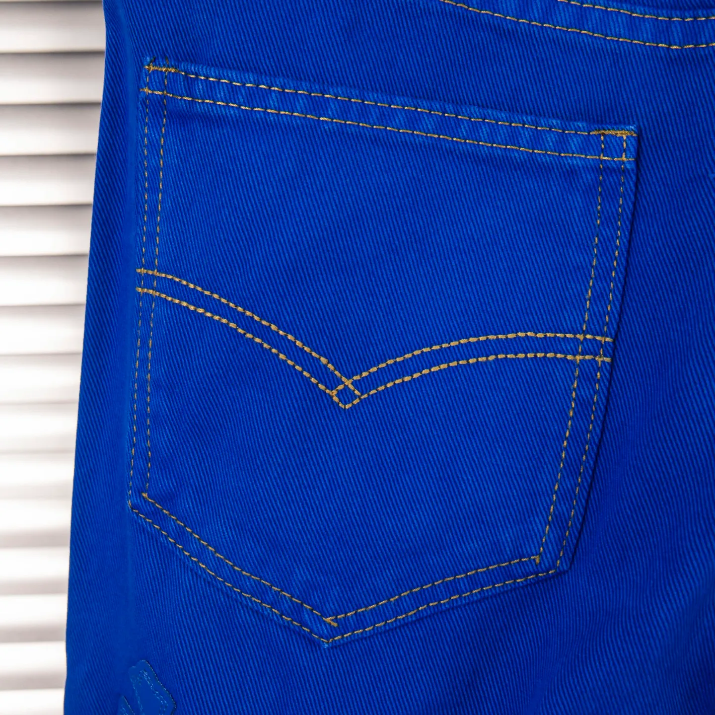 P270 Chrome hearts｜ch Chrome Hearts London-limited dopamine blue leather jeans - charming dopamine personality jeans, indispensable for fashionistas, the same model for celebrities, and a model touted by many bloggers. This new pair of pants is perfect in terms of shape and upper body. It is no exaggeration to say that making a pair of jeans is equivalent to the time of making 20 short-sleeved jeans. The fabric is made of high-quality imported denim. It has a unique high-end texture. I am very satisfied with it after washing and proofing several times. Style number: 1751# Color: Dopamine blue Size: 28 30 32 34